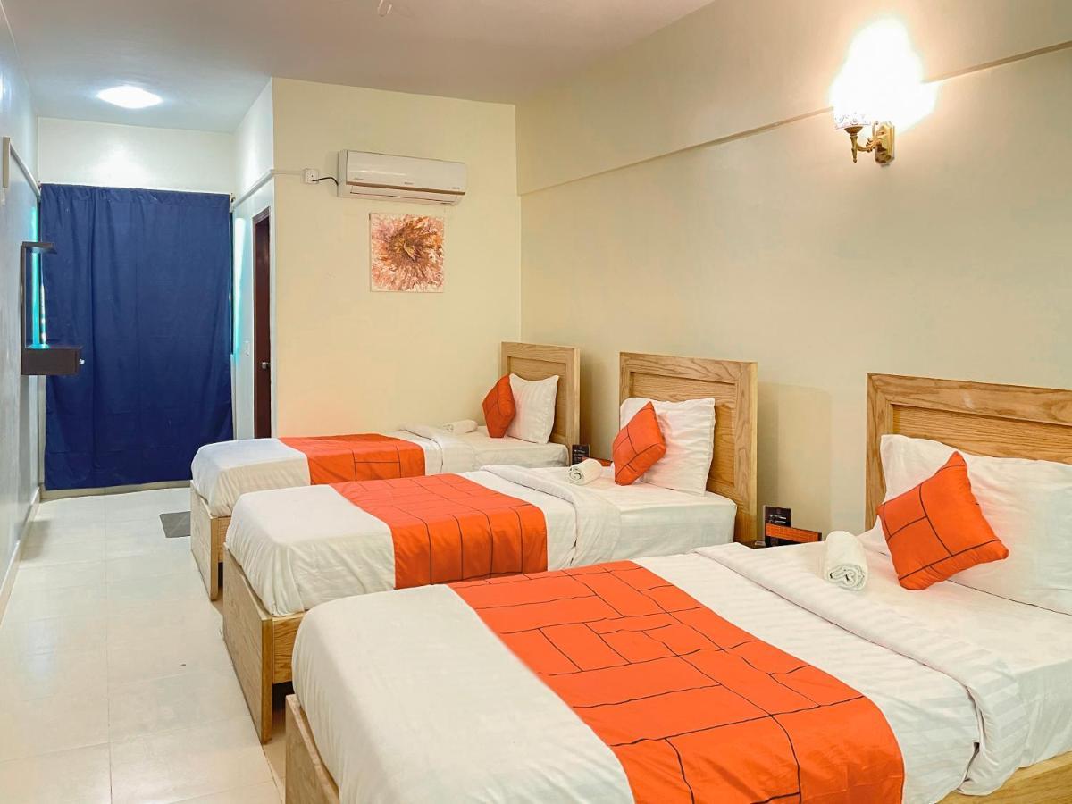 Goho Rooms 10Th Commercial Карачі Екстер'єр фото