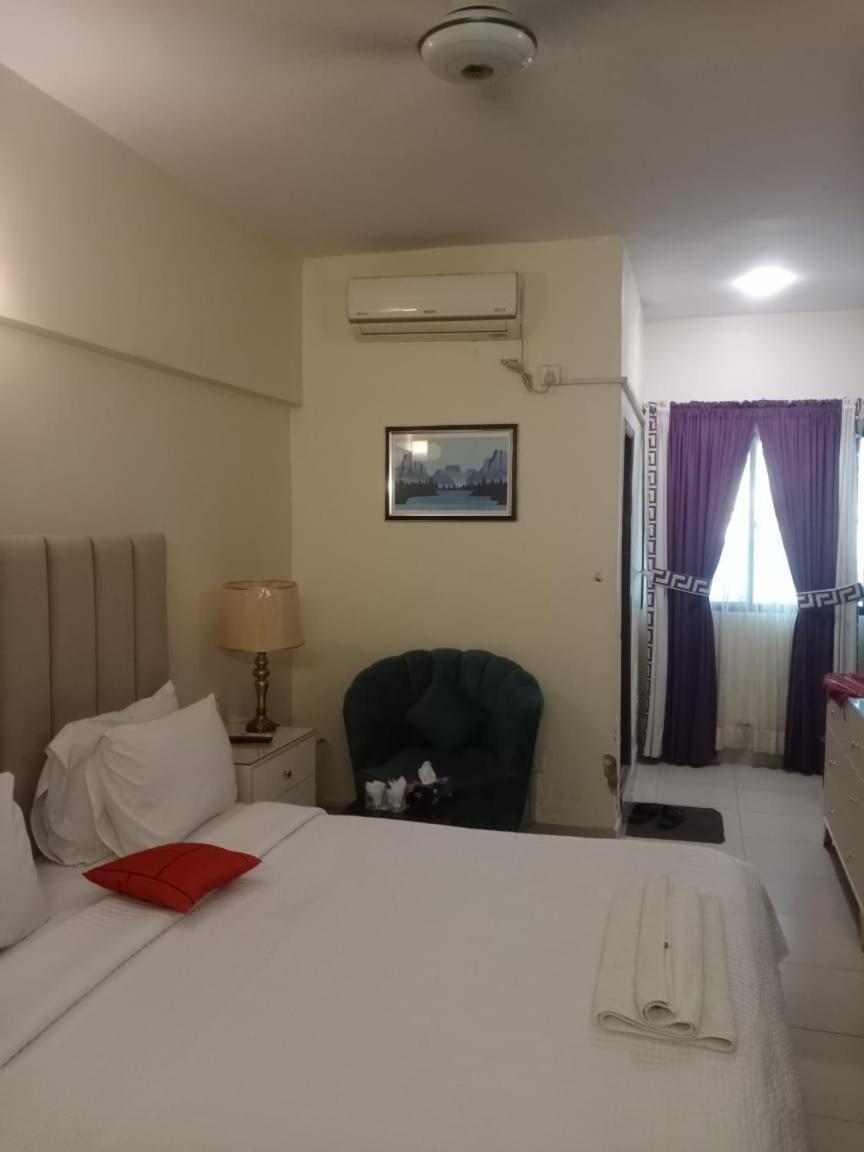 Goho Rooms 10Th Commercial Карачі Номер фото