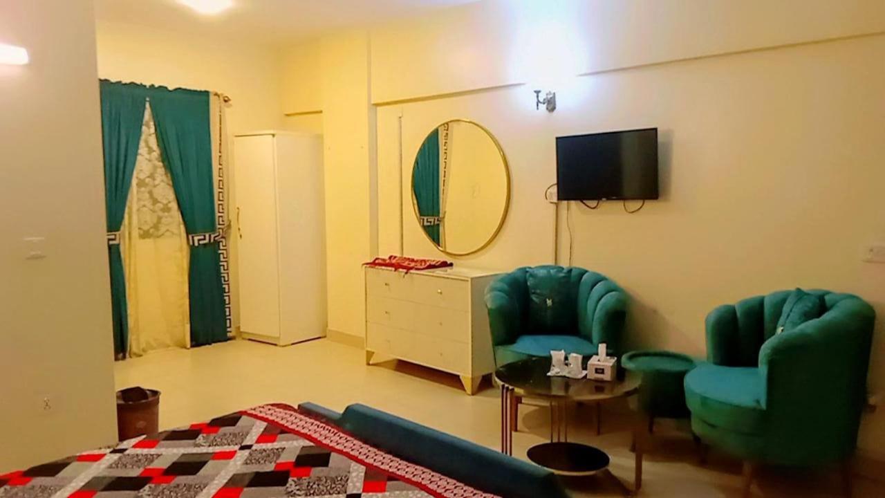 Goho Rooms 10Th Commercial Карачі Номер фото