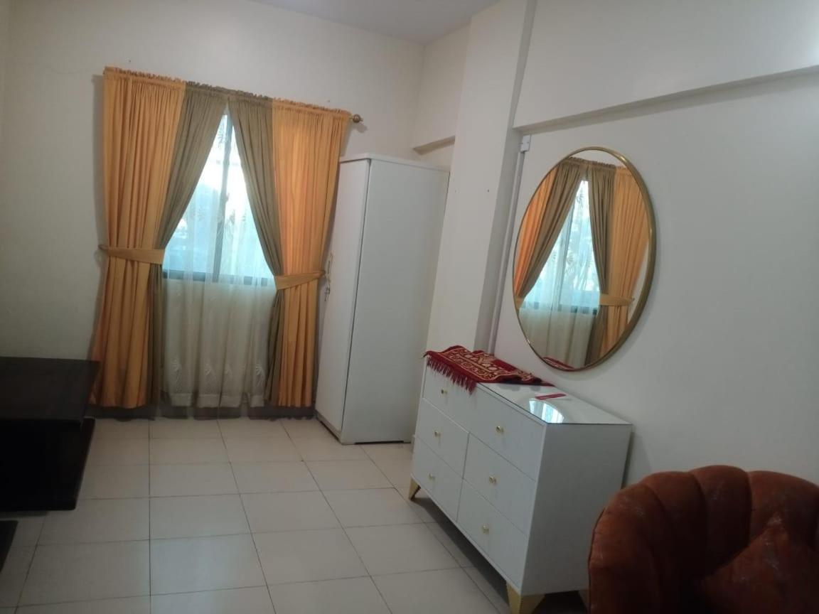 Goho Rooms 10Th Commercial Карачі Номер фото