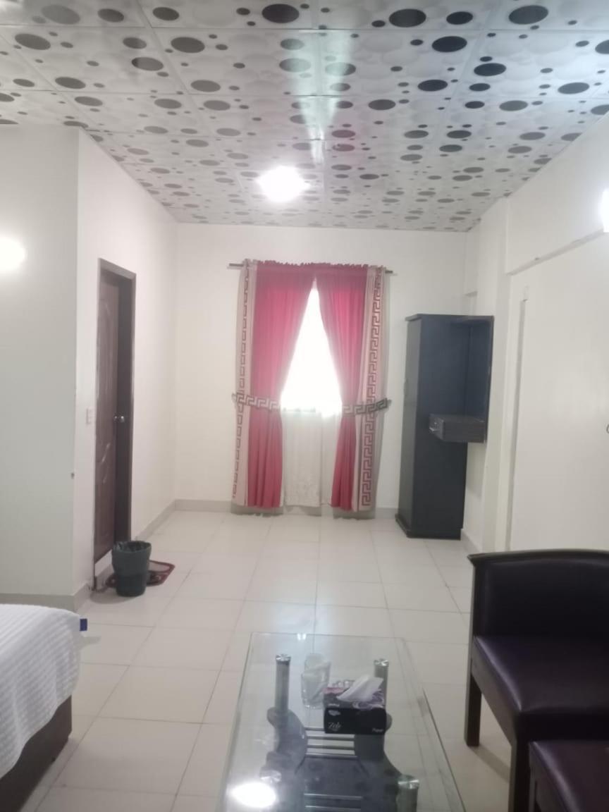 Goho Rooms 10Th Commercial Карачі Номер фото