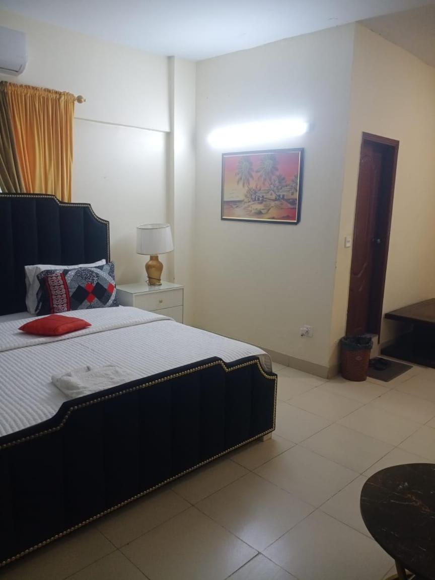 Goho Rooms 10Th Commercial Карачі Номер фото