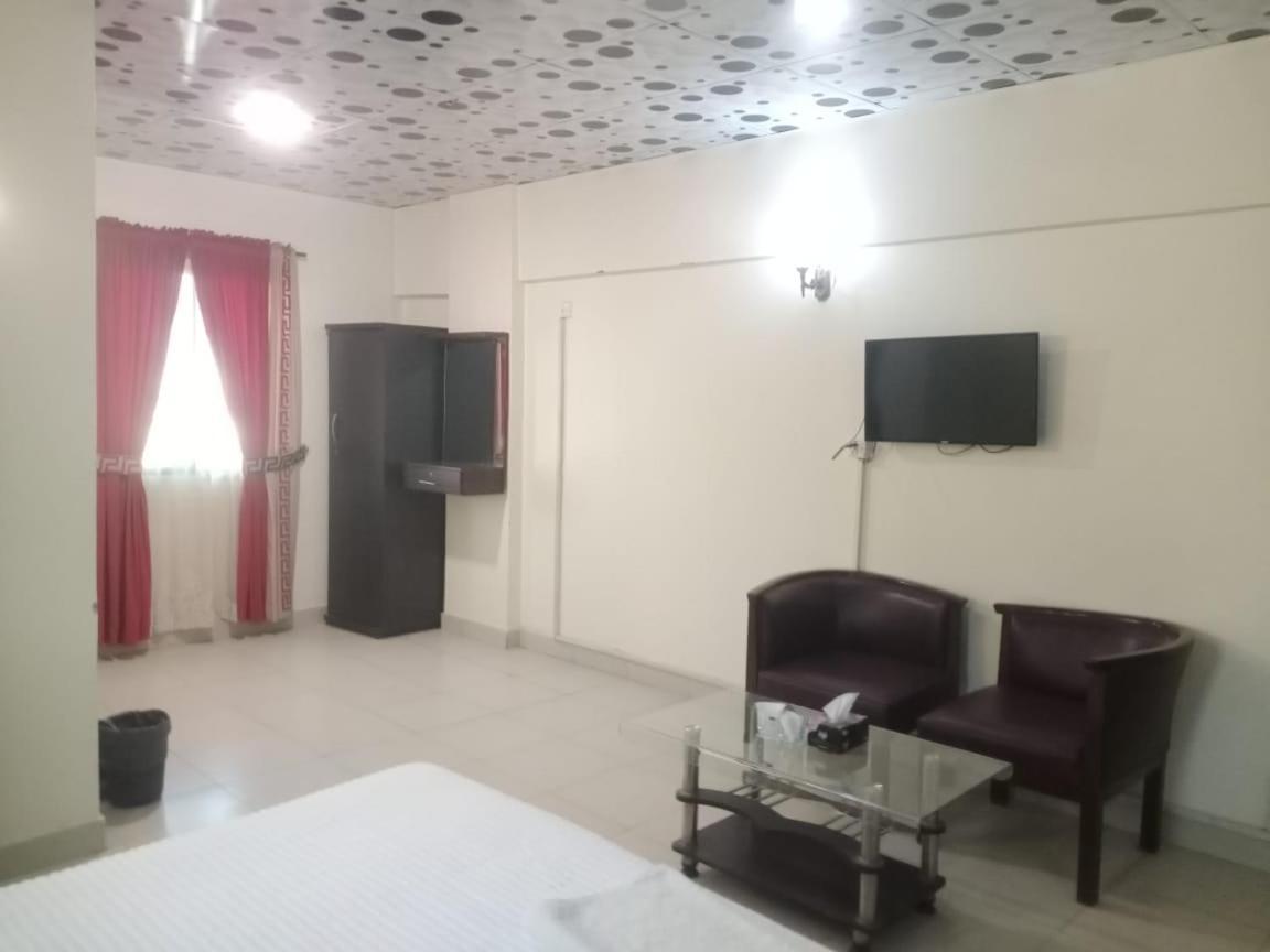Goho Rooms 10Th Commercial Карачі Номер фото